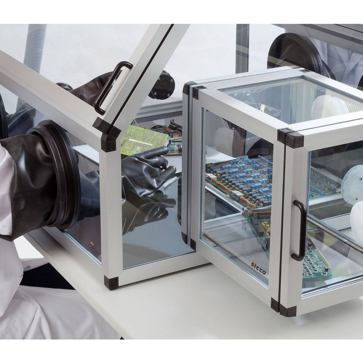 SICCO Glove Box Duo 2 with Transfer Chamber Antistatic (W 1200 × H 710 × D 890 mm) (PC-ESD)