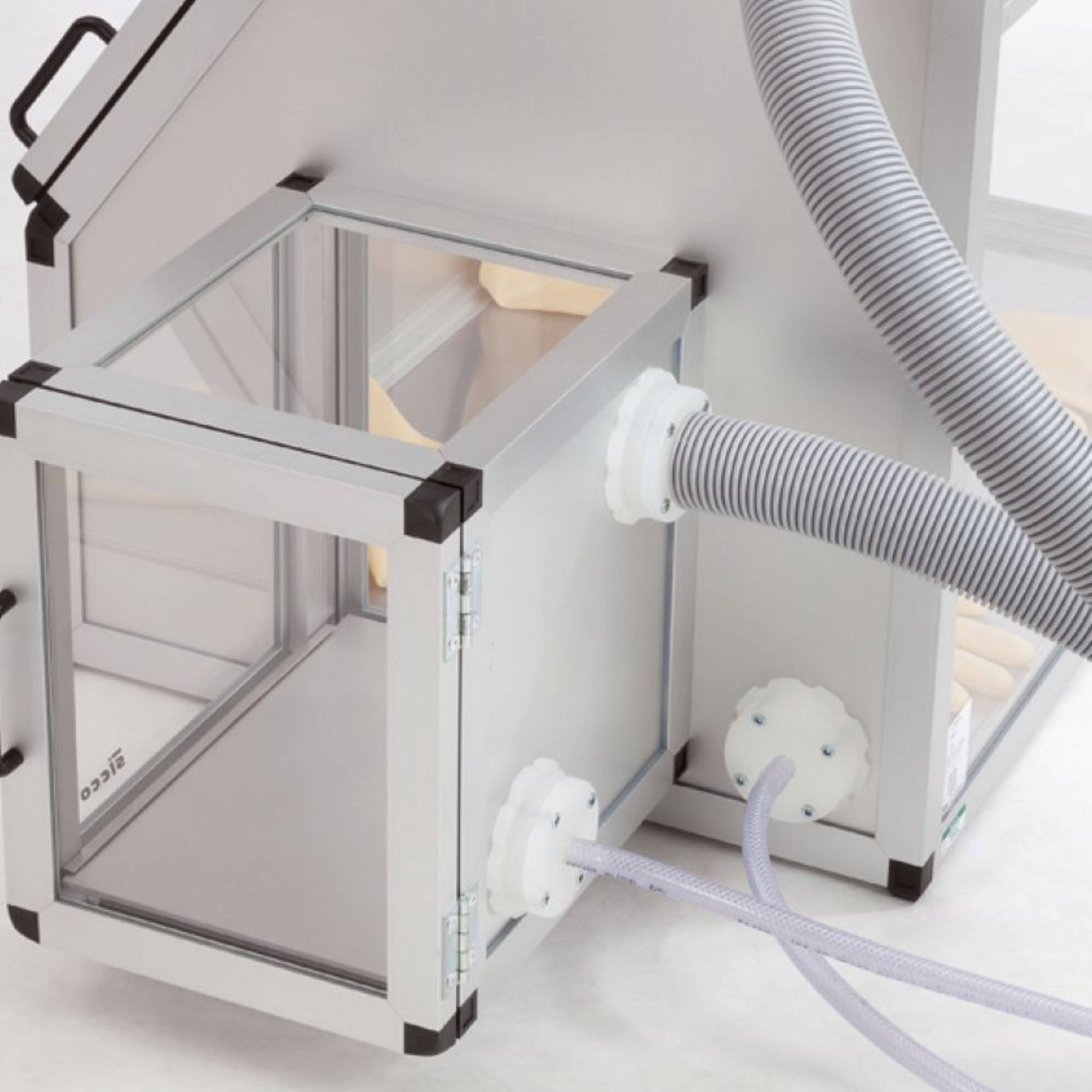 SICCO Glove Box Vitrum with Transfer Chamber (W 1210 mm × H 700 mm × D 600 mm) (GLAS/AL)